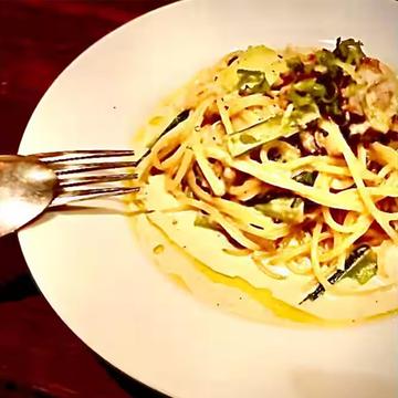 広島産牡蠣のクリームパスタ 麺の大盛りサービス無料中