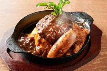 肉盛りオム(ハンバーグ&ソーセージ&唐揚げ)