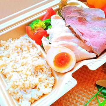 こだわり鶏出汁玄米とお肉2種のカオマンガイセット
