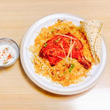 【おすすめ！】フルレッグビリヤニ【M】(ライタまたはミニカレー付き)/Full Leg Biryani【M】 (with Raita or Curry)
