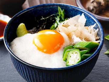 山かけとろろご飯とオクラと花かつお