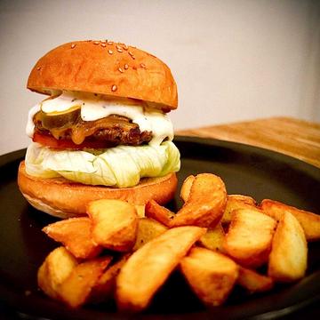 JALAPENO CHEESE BURGER / ハラペーニョチーズバーガー