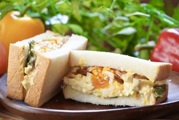 自家製燻製たまごのサンドウィッチ Homemade Smoked Egg Sandwich