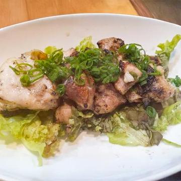 鶏モモ肉ステーキ、ポン酢かけ