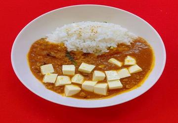 チキンキーマカレーライスとうふのせ