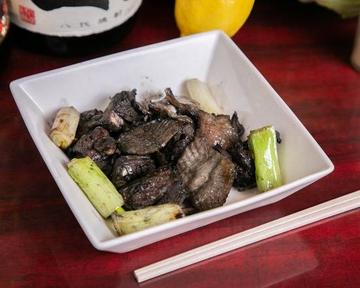 焼き鳥ナンバー1★【他では味わえない人気！お店の味をご自宅で！】もも炭火焼 ネギ入り(塩)