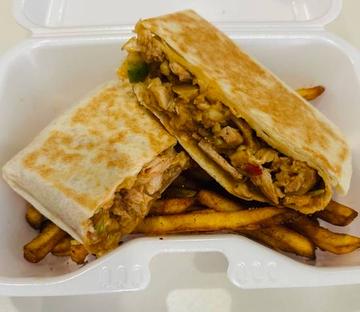 タコスケバブとポテトフライ。(HALAL)Tacos kebab with potato fries.