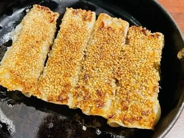 元祖手作り鉄鍋ゴマ棒餃子(5本)