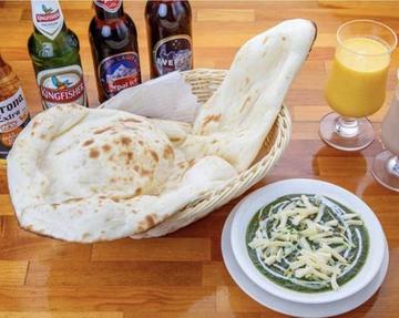 ほうれん草チーズカレーセットHorensho cheese curry Nan set