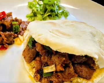 クミン風味ラムサンド pita bread sanwich with marinated lamb meat 孜然羊肉