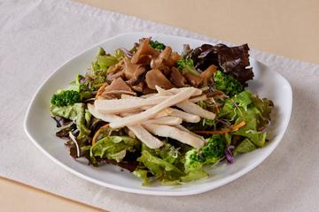 キノコとほぐし鶏のサラダ Mushroom ＆ Shredded Chicken Salad
