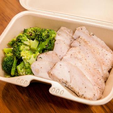 【ミニ】低温調理鶏胸ハムとハーブブロッコリーのたんぱく質サラダ