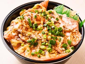 炙りマヨサーモン丼 (73)