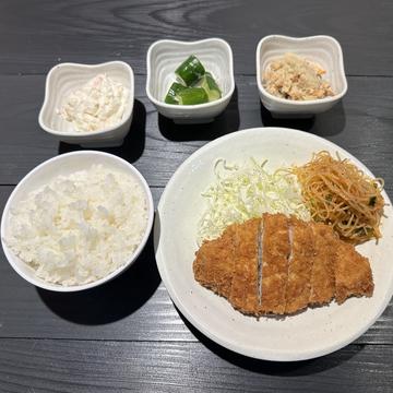 大人気！麻辣春雨サラダ＆ロースかつ定食