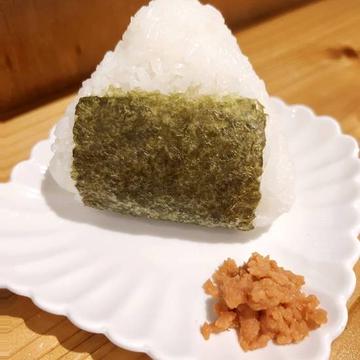 鮭おにぎり(米120g)