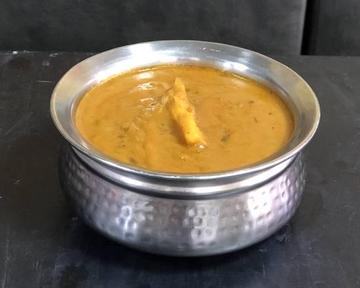 トントロカレー(サラダ&ナンorライス) Fatty Pork Curry (Served with Naan or Rice and Salad)