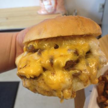 トリプルチーズバーガー