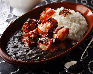 味付きチキン黒カレー