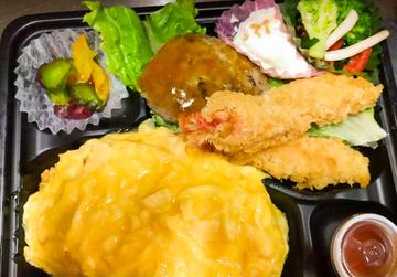 満足オムライスとマイルド和牛ハンバーグとエビフライ