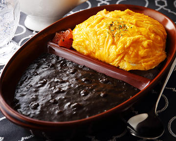 とろ~りチーズとふわふわ玉子のオムカレー