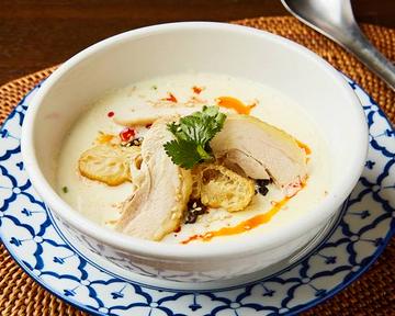 蒸鶏入鹹豆漿[シャンドゥジャン]チキン入り豆乳スープ(216cc) Soy Milk Soup with Chicken (216cc)