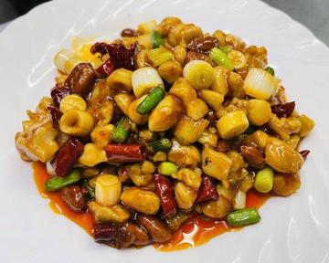 鶏肉と落花生の甘辛豆板醤炒め(保鶏丁)