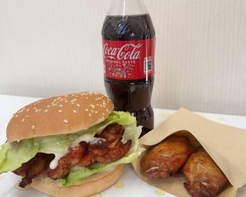 ニューオーリンズチキンバーガー+ニューオーリンズフライドチキン+コーラ 奥良腿堡+奥良翅中+可