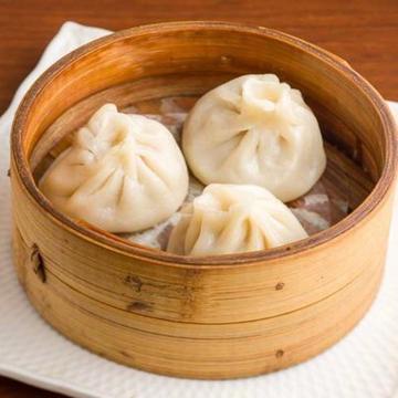 小籠包 Steamed Meat Dumplings