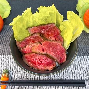 国産牛ローストビーフ丼(Japanese beef roast beef rice  bowl)