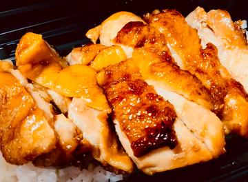 【女性人気・軽め】チキンサイコロ照焼き弁当(サラダ付き)