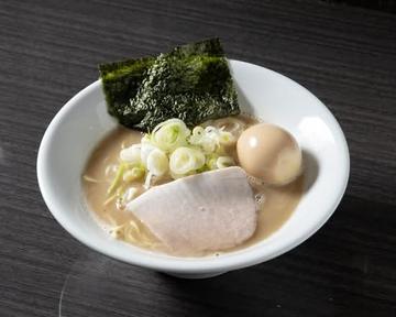 味付き玉子トッピングとんこつラーメン