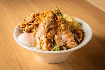 肉盛りまぜそば桃太郎(醤油)