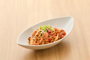 剥きオマール海老とキノコのトマトスパゲッティーニ