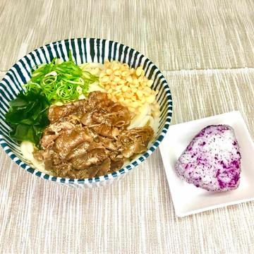 肉うどん・しそおにぎりセット
