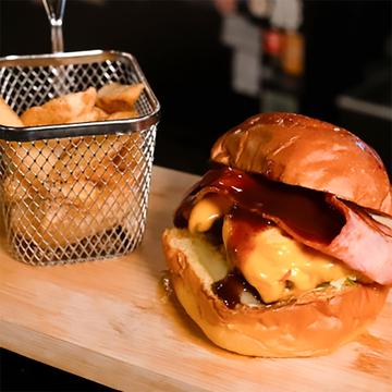 BBQベーコンチーズバーガー BBQ BACON CHEESE BURGER