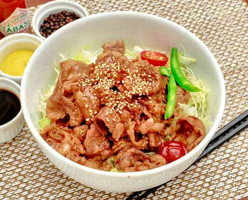 焼肉カルビ丼(300g) BBQ Spare Rib Rice Bowl (300g)