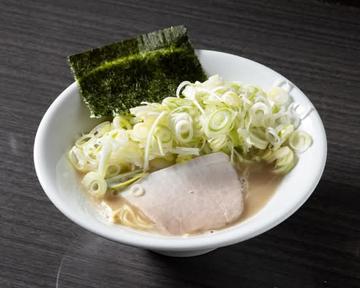 長ネギトッピングとんこつラーメン