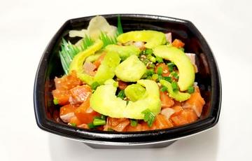 サーモンとアボカドのポキ丼 Salmon ＆ Abocado Poke Bowl