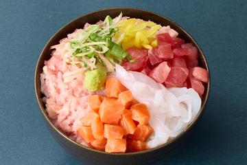 【贅沢4種】サーモン・鮪・ねぎとろ・イカの海鮮丼 Salmon Maguro Negitoro Squid Bowl