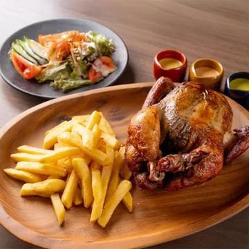 【Combo1】1 Pollo a la Brasa con Papas Fritas/ホールロティサリーチキン+フライドポテト(カットor丸ごと)