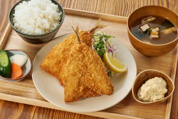 アジフライ定食(味噌汁付き)