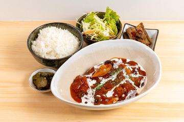 手ごね煮込みハンバーグ