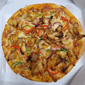 Tandoori chicken pizza タンドリーチキンピザ