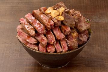 【肉2倍】サーロイン＆カットステーキの相盛りステーキ丼(400g) Double Sirloin ＆ Cut Beef Steak Bowl