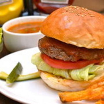 ハンバーガー フライドポテト付き HAMBURGER W/Z FRIES