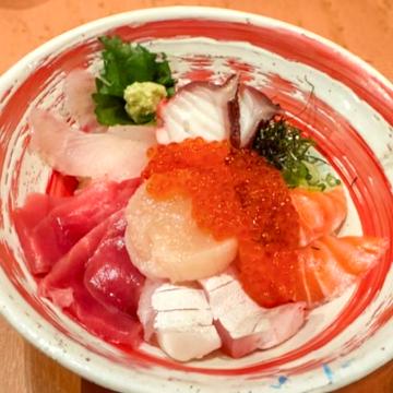 日替わり7種の海鮮丼いくらのせ