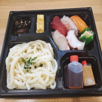 握りとゴマダレうどん