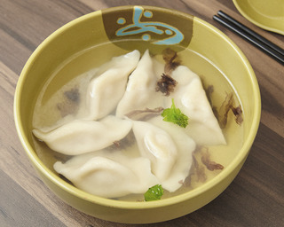 手作りエビとニラと卵入り水餃子(素三水)