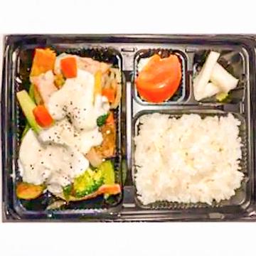 (19)クリームソースのローストチキンと野菜のグリル