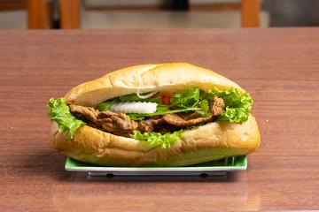 ・ベトナム炭焼き豚肉のバインミー
